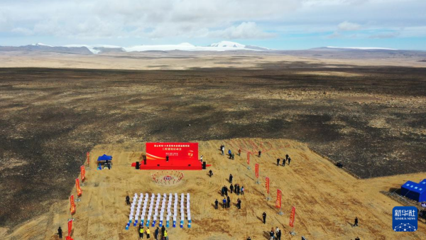 【新华社】雪山牧场15米亚毫米波望远镜在青海德令哈启动建设